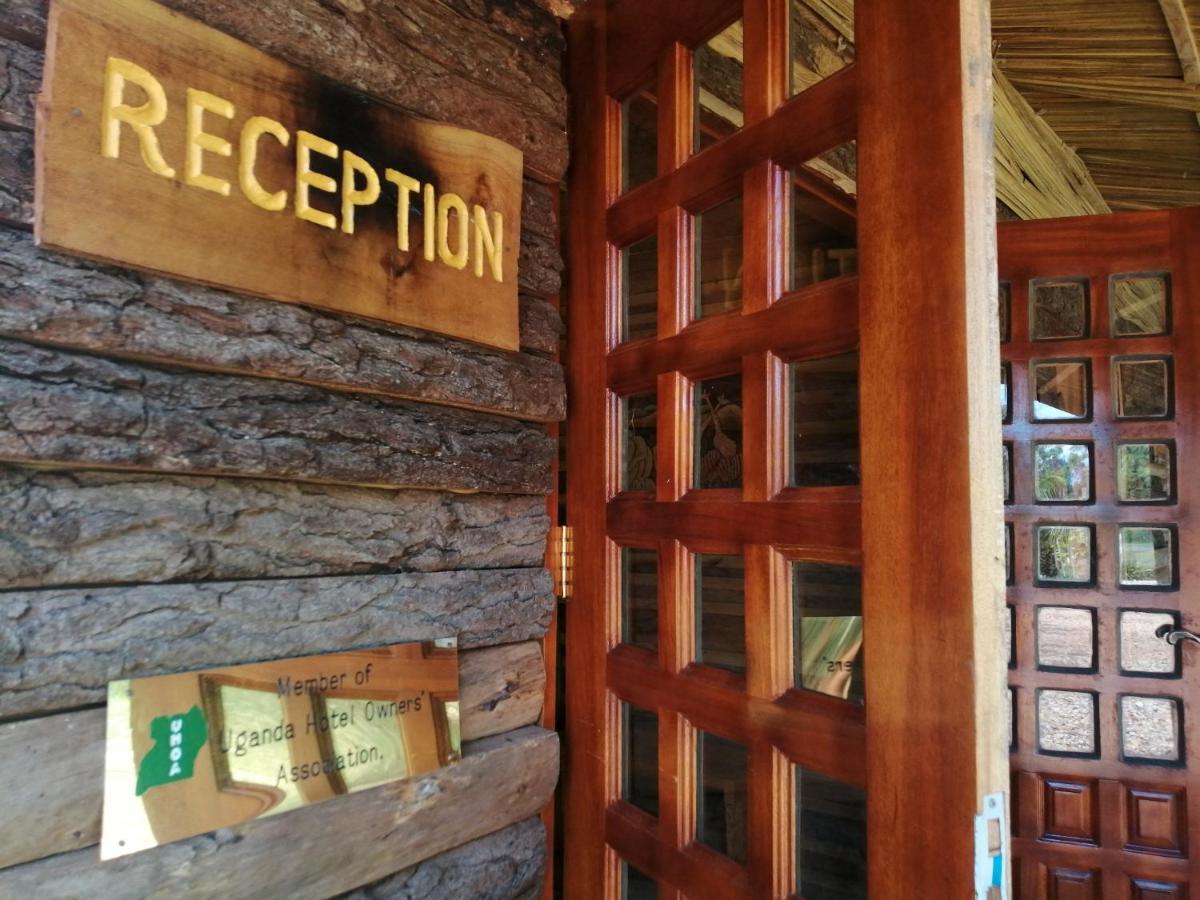 Murchison Backpackers Masindi Экстерьер фото