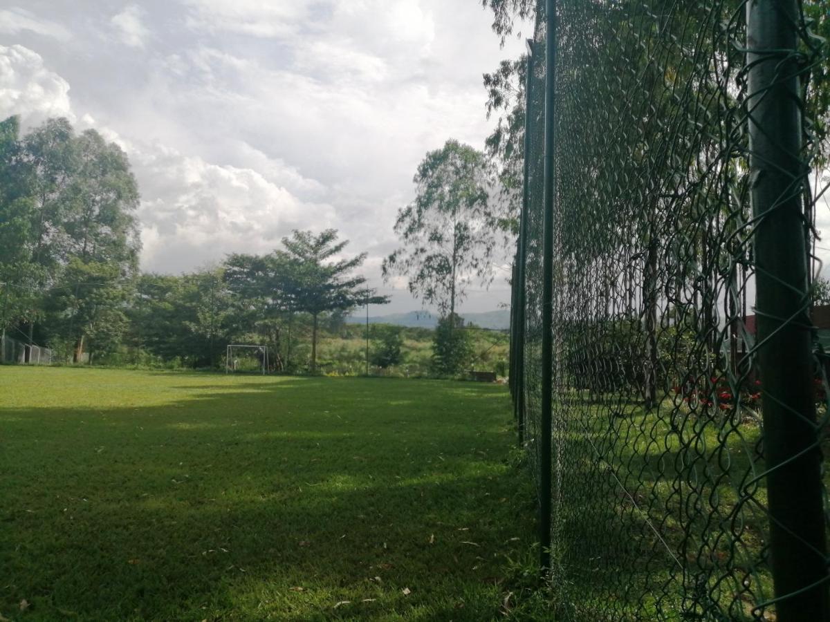 Murchison Backpackers Masindi Экстерьер фото
