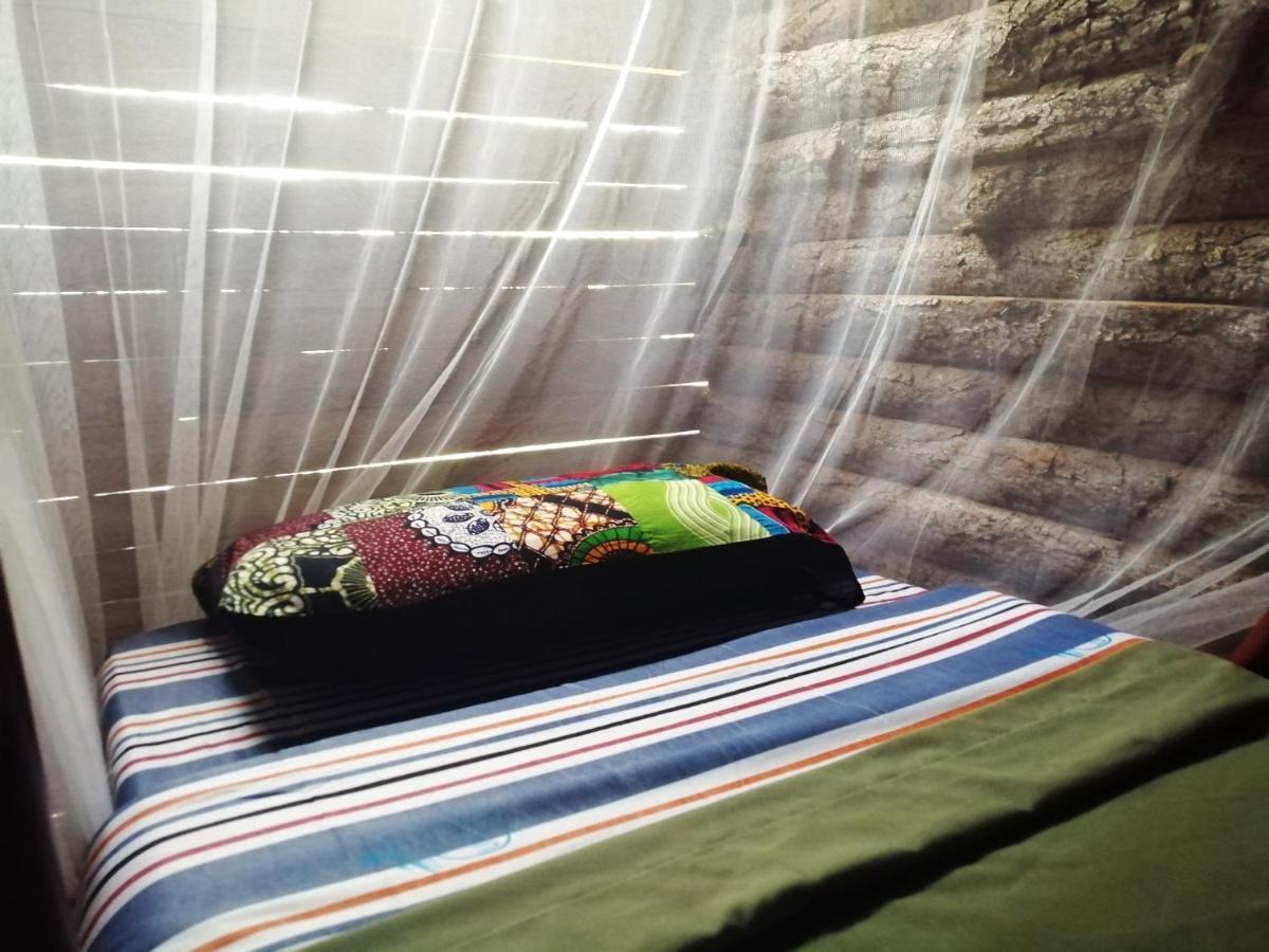 Murchison Backpackers Masindi Экстерьер фото