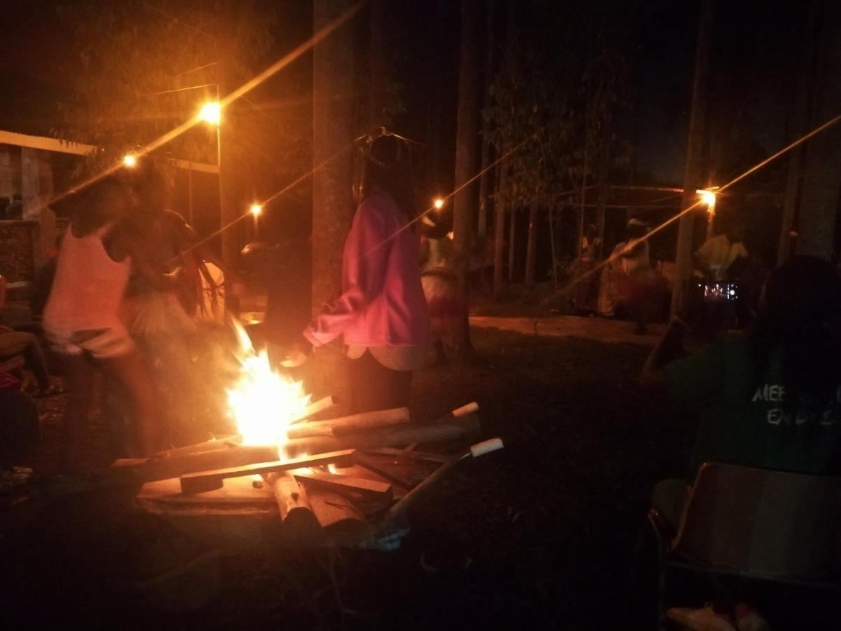Murchison Backpackers Masindi Экстерьер фото