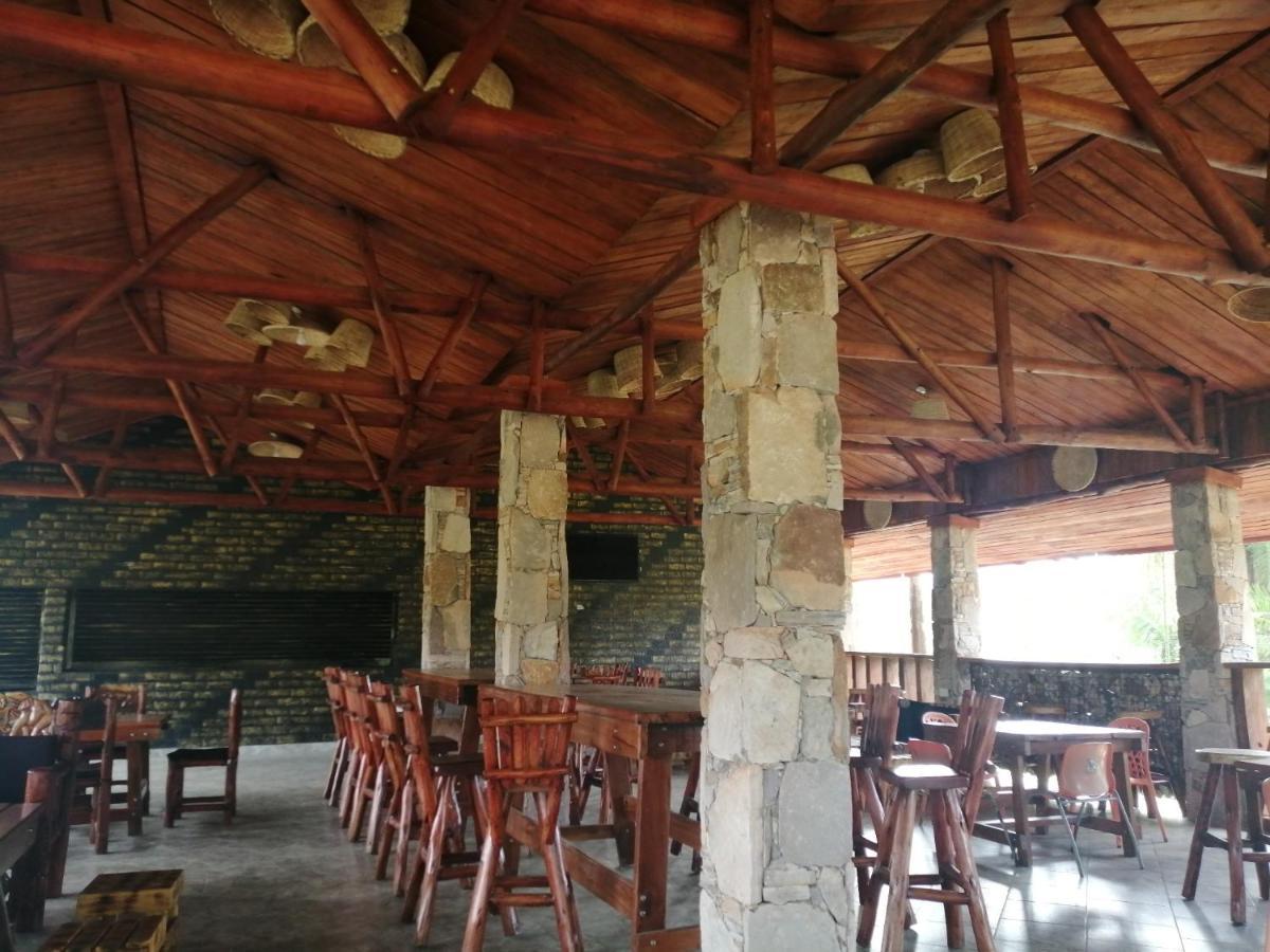 Murchison Backpackers Masindi Экстерьер фото