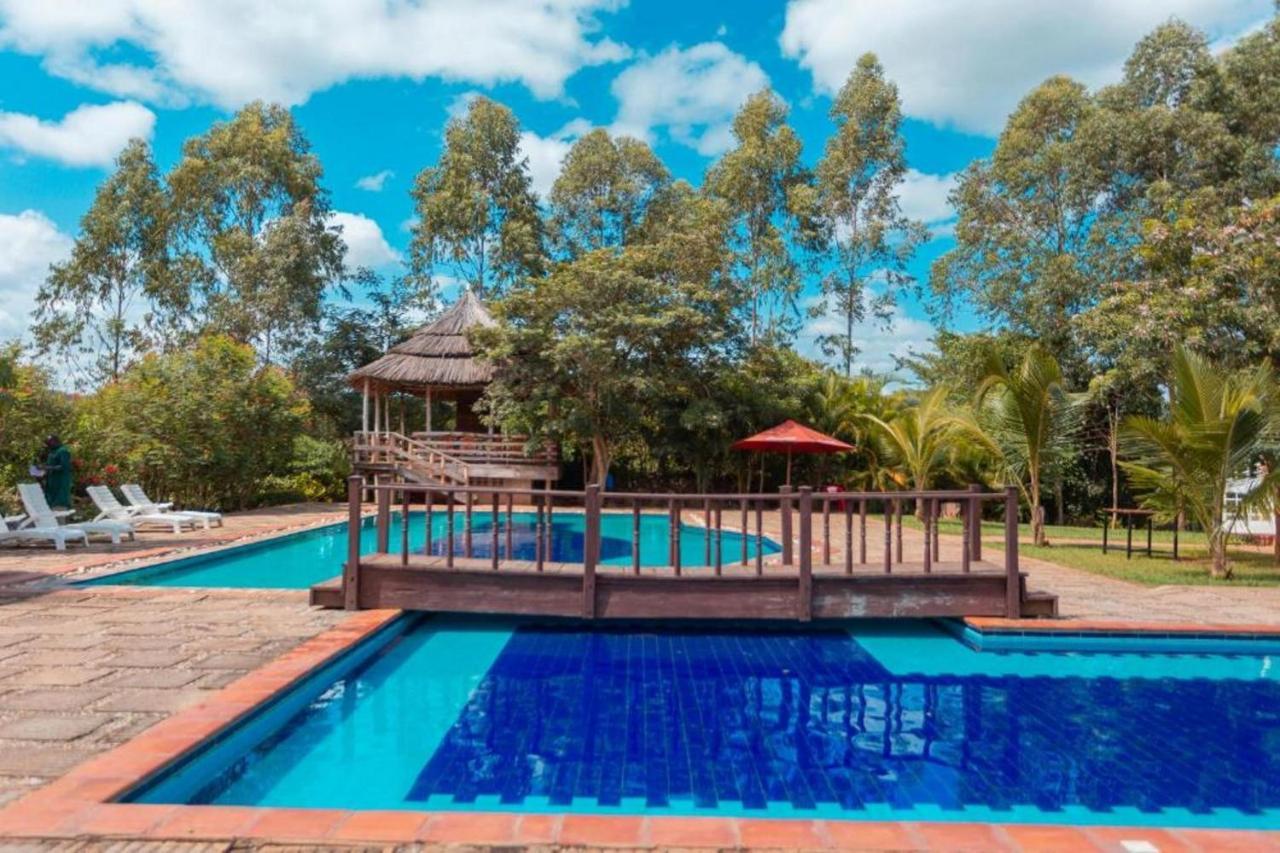Murchison Backpackers Masindi Экстерьер фото
