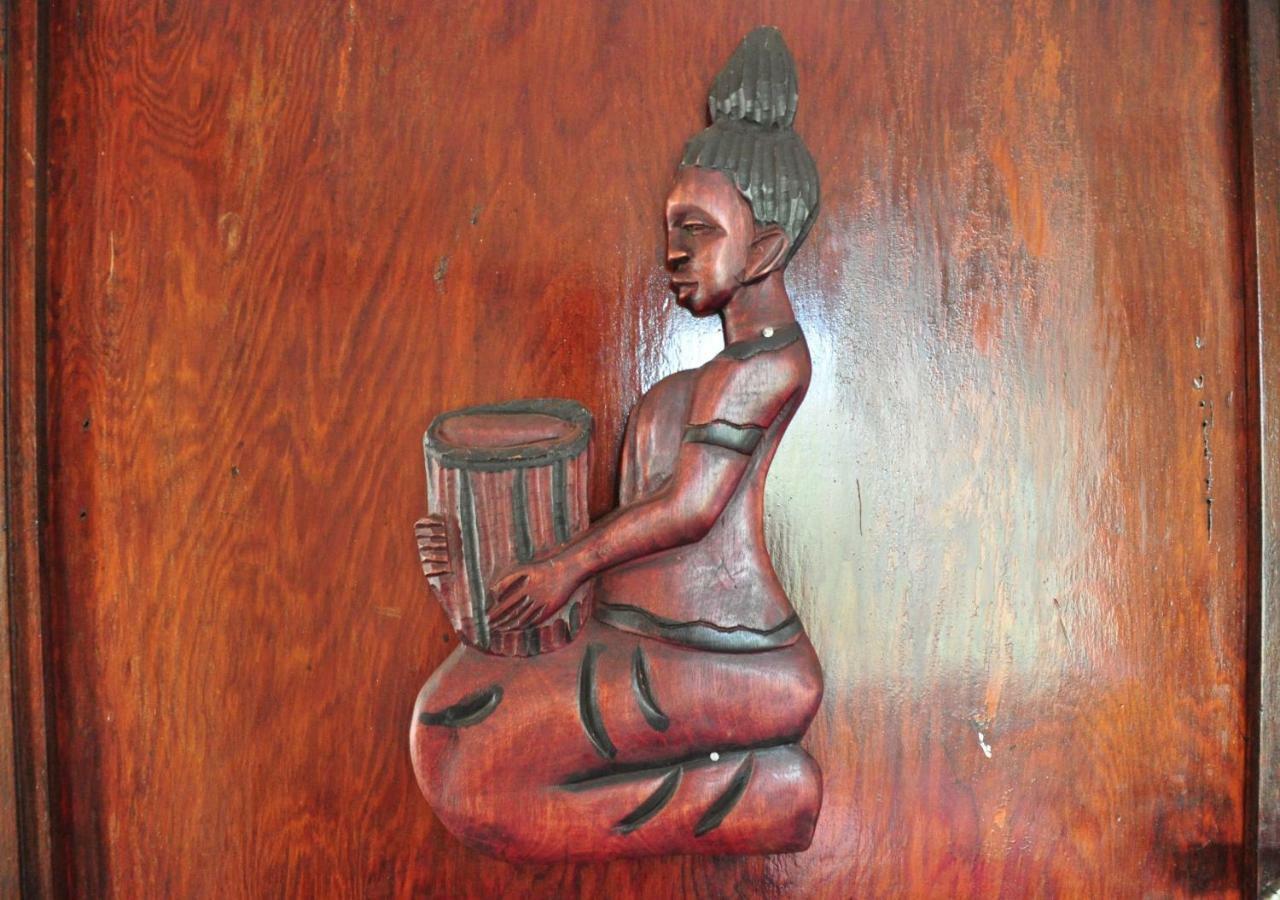 Murchison Backpackers Masindi Экстерьер фото